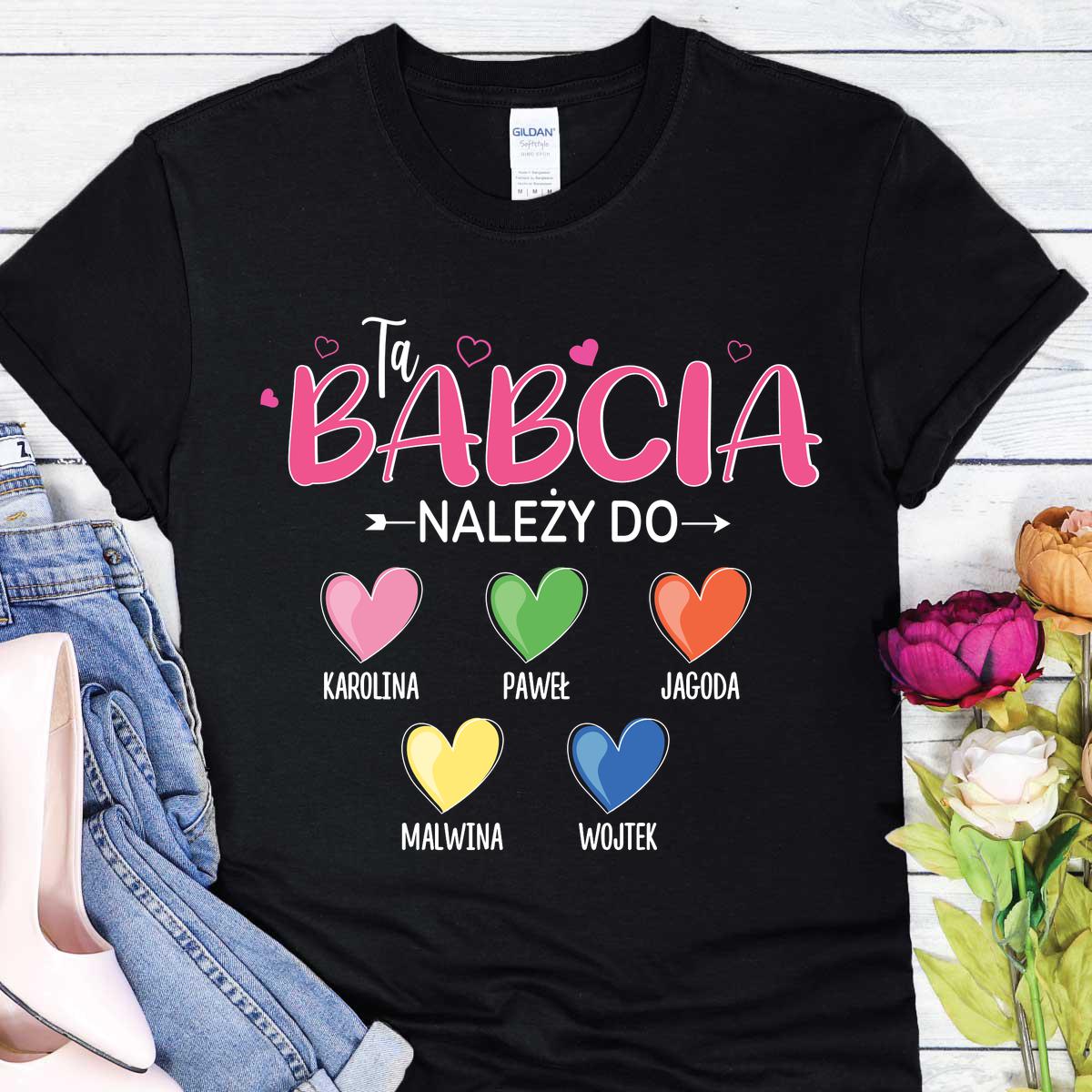 Ta Babcia należy do... (Serduszka) - koszulka czarna